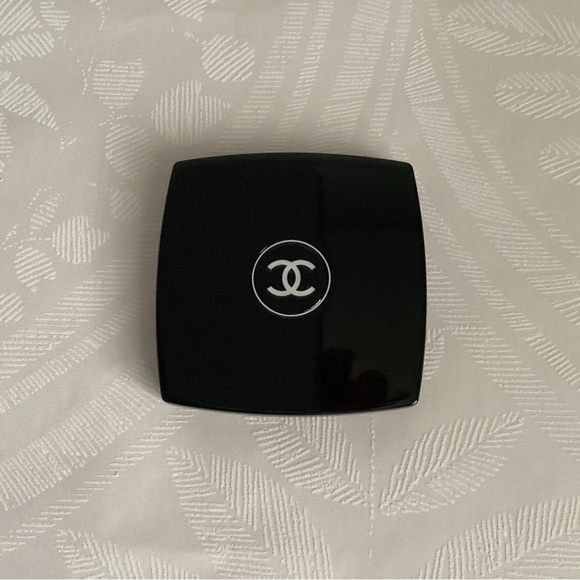 NEW CHANEL Black Compact Mirror - Picture 2 of 7